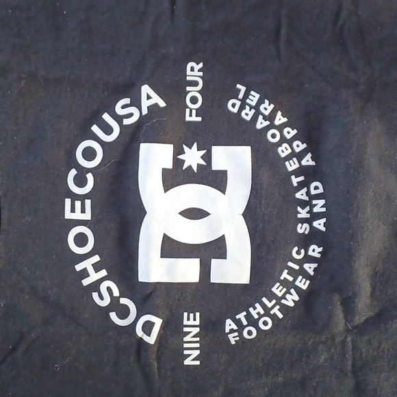 DC shoes black t-shirt - Picture 2 of 3